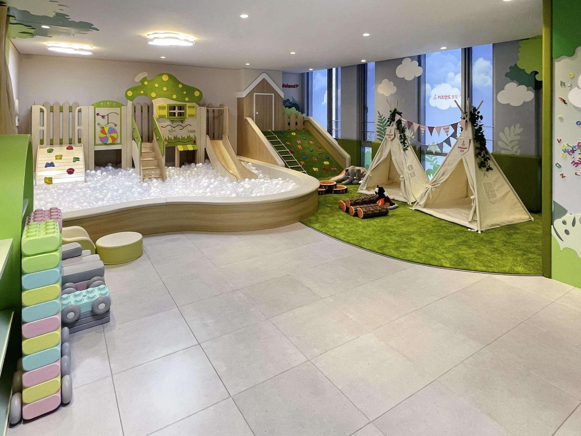Novotel Ambassador Dongdaemun & Residences 5*